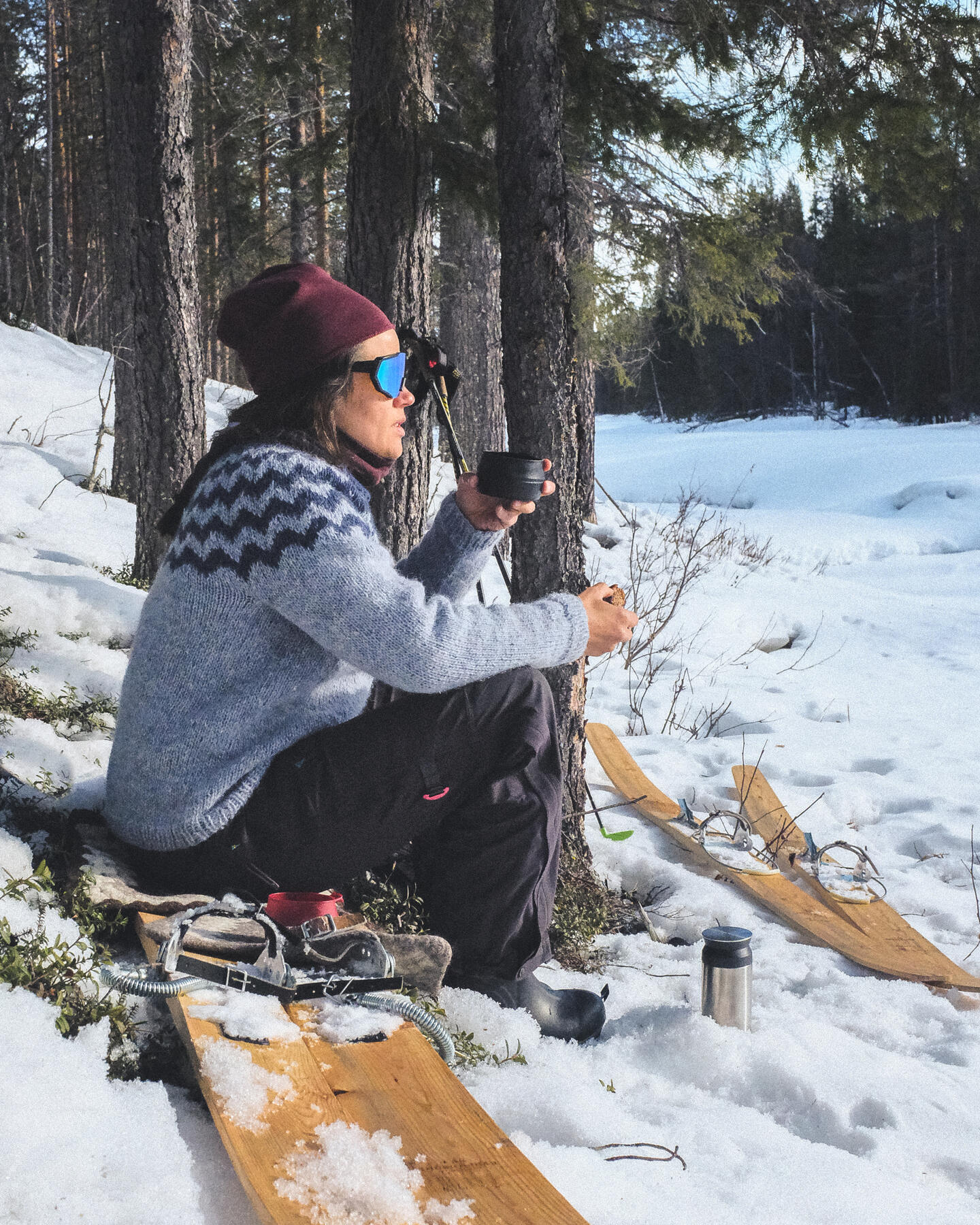 Vårvinter kaffepaus Kaffepaus i solen